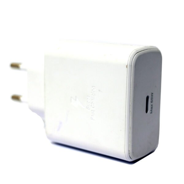 Gen-Tec 65W charger - Image 2